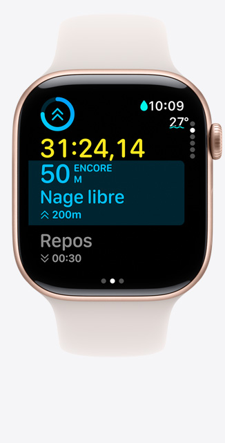 Vue d’une Apple Watch Series 10 affichant les données d’un entra?nement personnalisé pour la nage en piscine.