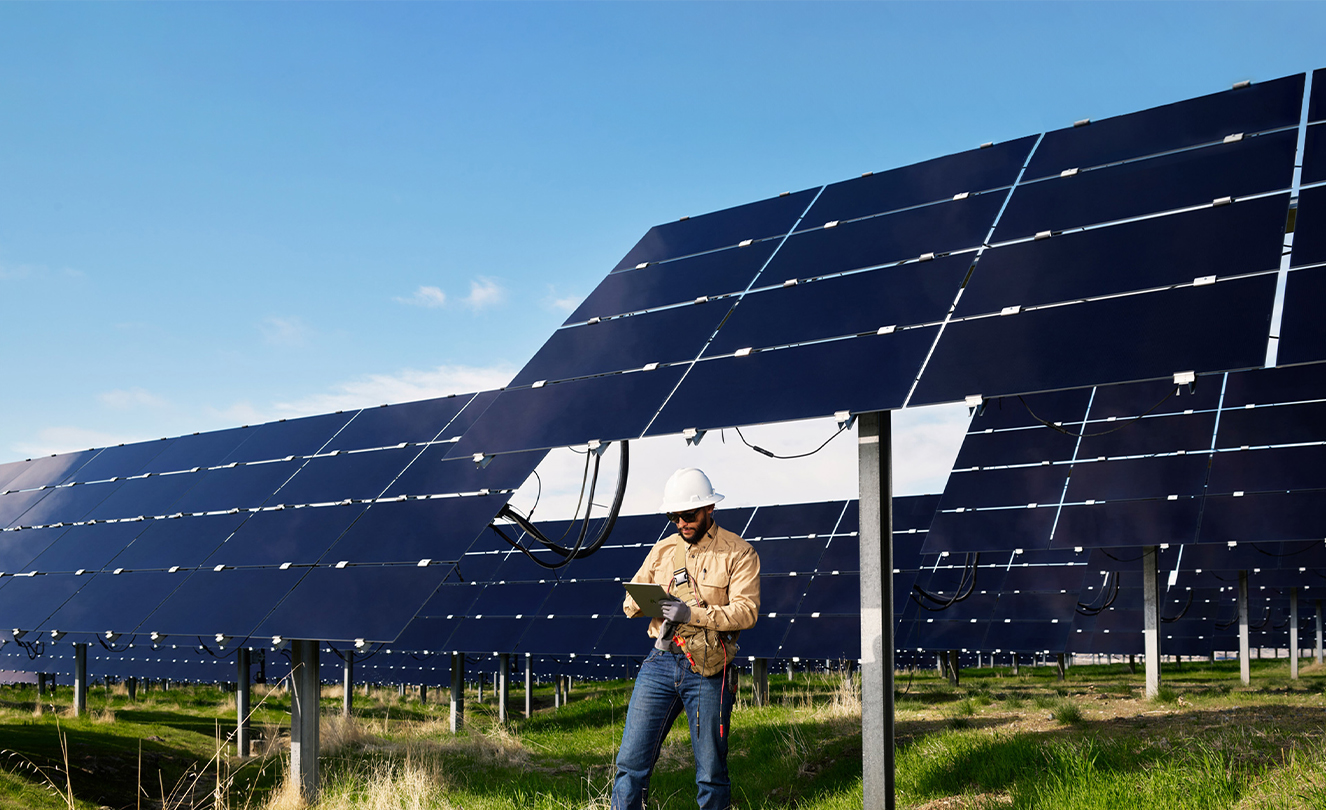 Un campo con varias turbinas eólicas produciendo energía.