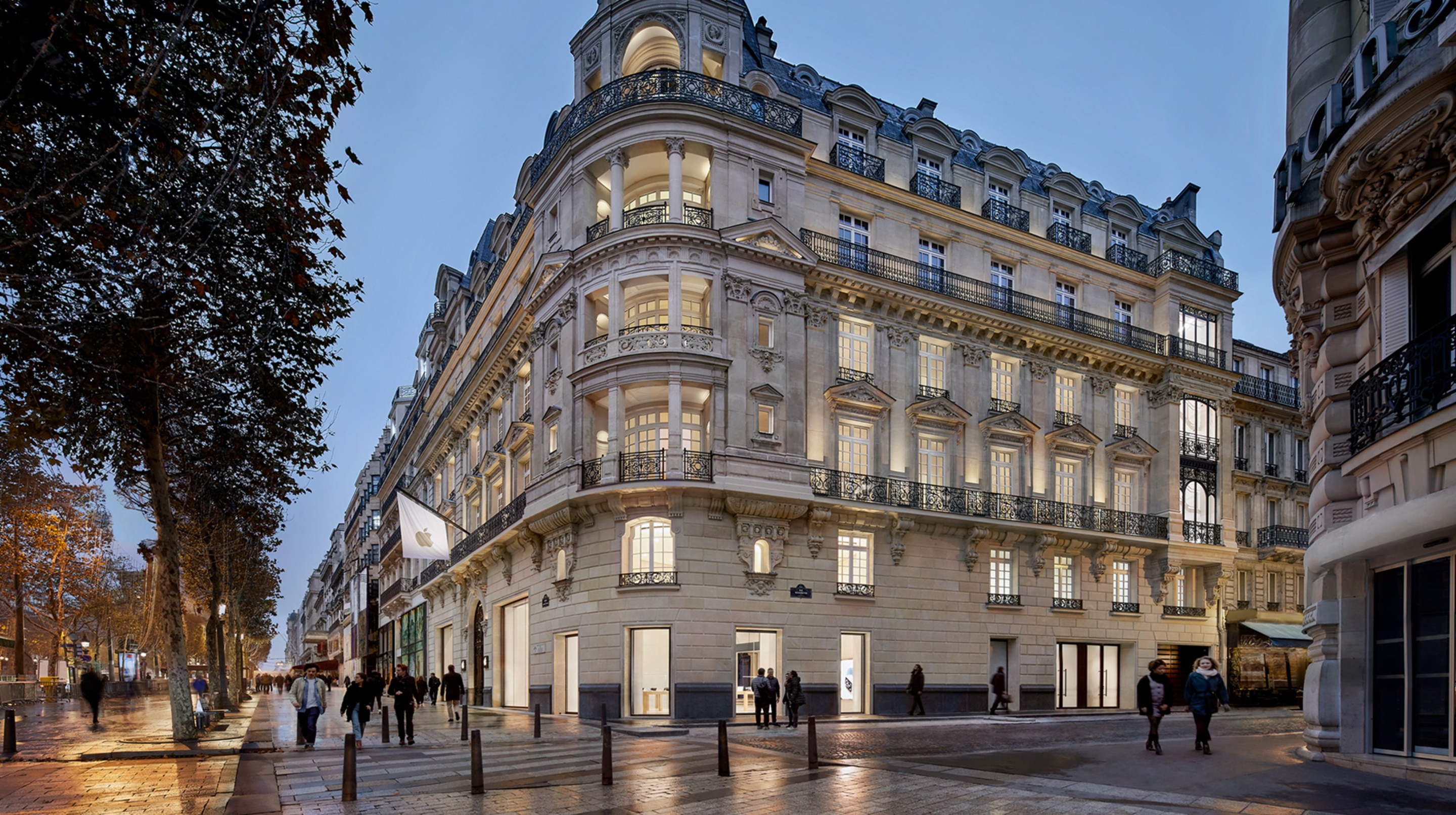 Apple Champs-élysées in Paris, Champs-élysées