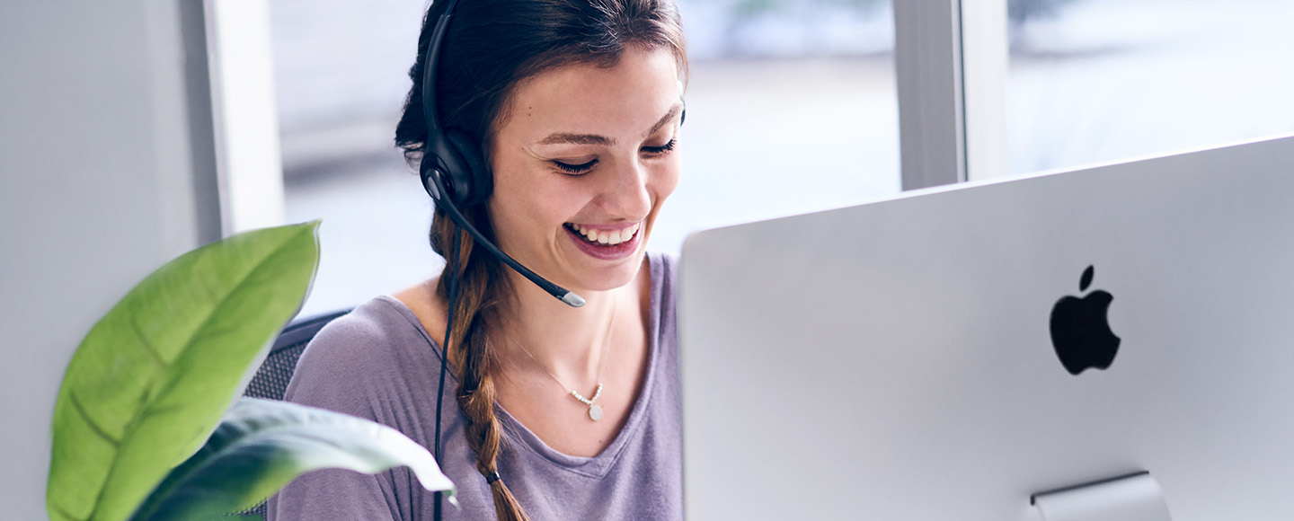 Working from her own home, Yaprak helps a customer over the phone