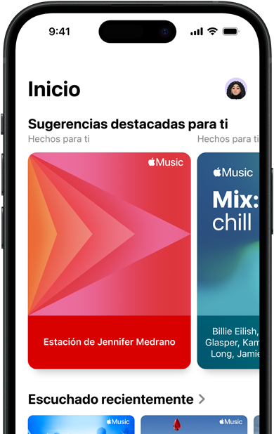 Se muestra la pantalla de la pesta?a Inicio de Apple Music en un iPhone, el carrusel de Sugerencias destacadas para ti muestra las estaciones de radio y playlists personalizadas de Jennifer Medrano