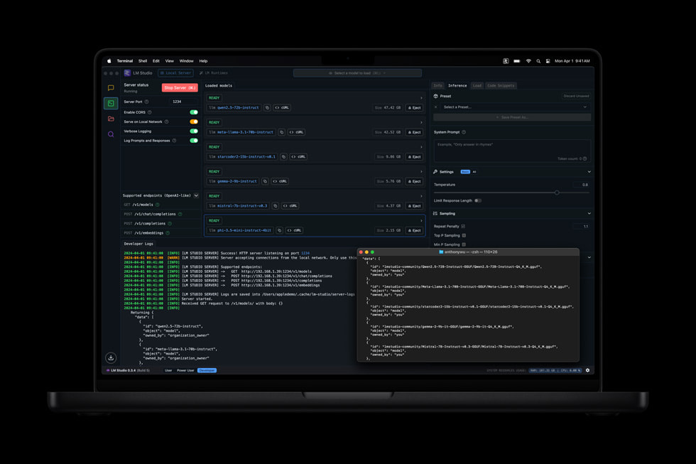 Aplikacja LM Studio pokazana na MacBooku Pro z?czipem M4 Max.