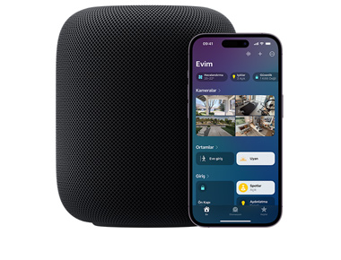 Gece Yar?s? renginde bir HomePod ile ekran?nda Ev uygulamas?n?n 'Evim' arayüzü g?rülen bir iPhone g?steriliyor