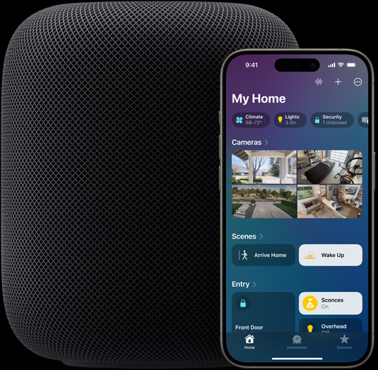 En iPhone med Hjem-appen p? hjemmesk?rmen er placeret foran en HomePod-h?jttaler