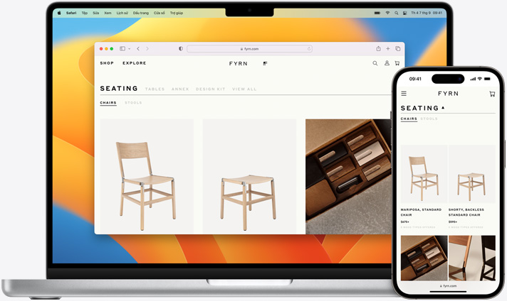 Màn hình Macbook và iPhone hi?n th? cùng m?t trang Safari m? trên c? hai thi?t b?